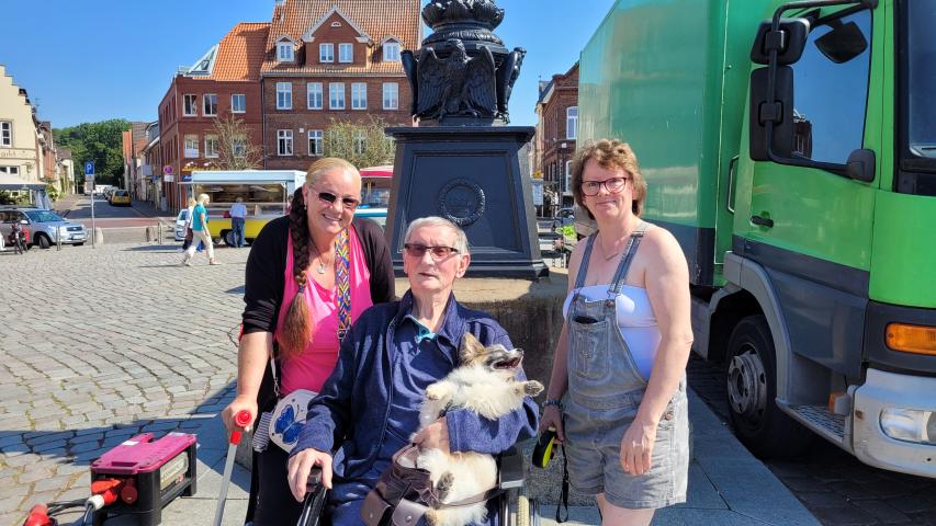 Egon mit seinen beiden Töchtern